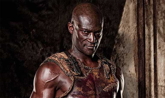 Peter Mensah dans la série T.V. Spartacus:Blood And Sand