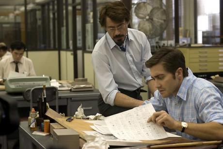 Grayson (Jake Gyllenhaal) et le journaliste Paul Avery (Robert Downey Jr.)